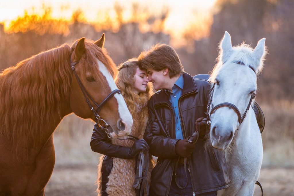 романтическая прогулка на лошадях 